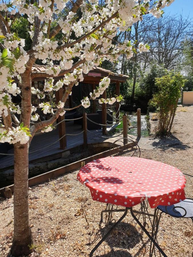 Le Moulin Du Bleufond Hotel Montignac-Lascaux Kültér fotó